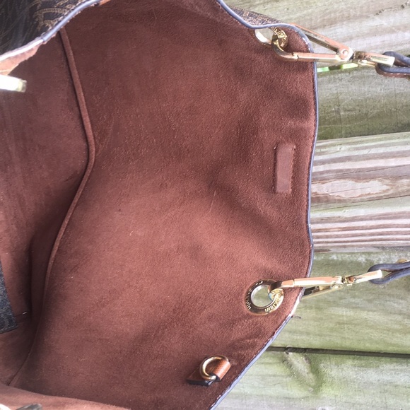 Calvin Klein oversized leather handbag - Picture 4 of 8